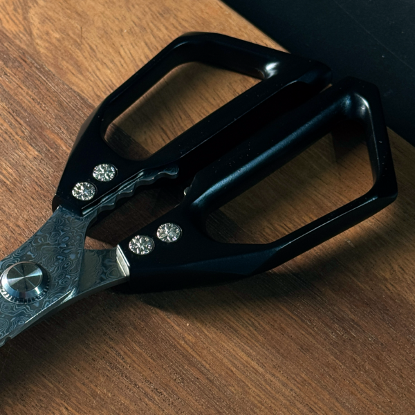 Detailed View of Henzel Kitchen Shears with Unique Damascus Steel Patterns and Black Handle